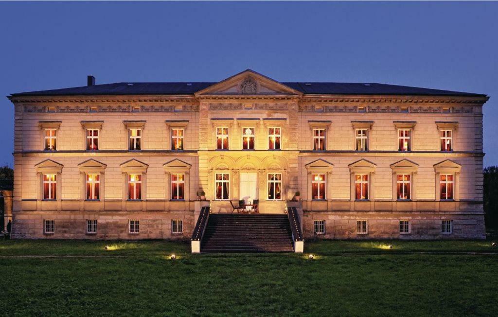 Schloss Tressow Bobitz エクステリア 写真